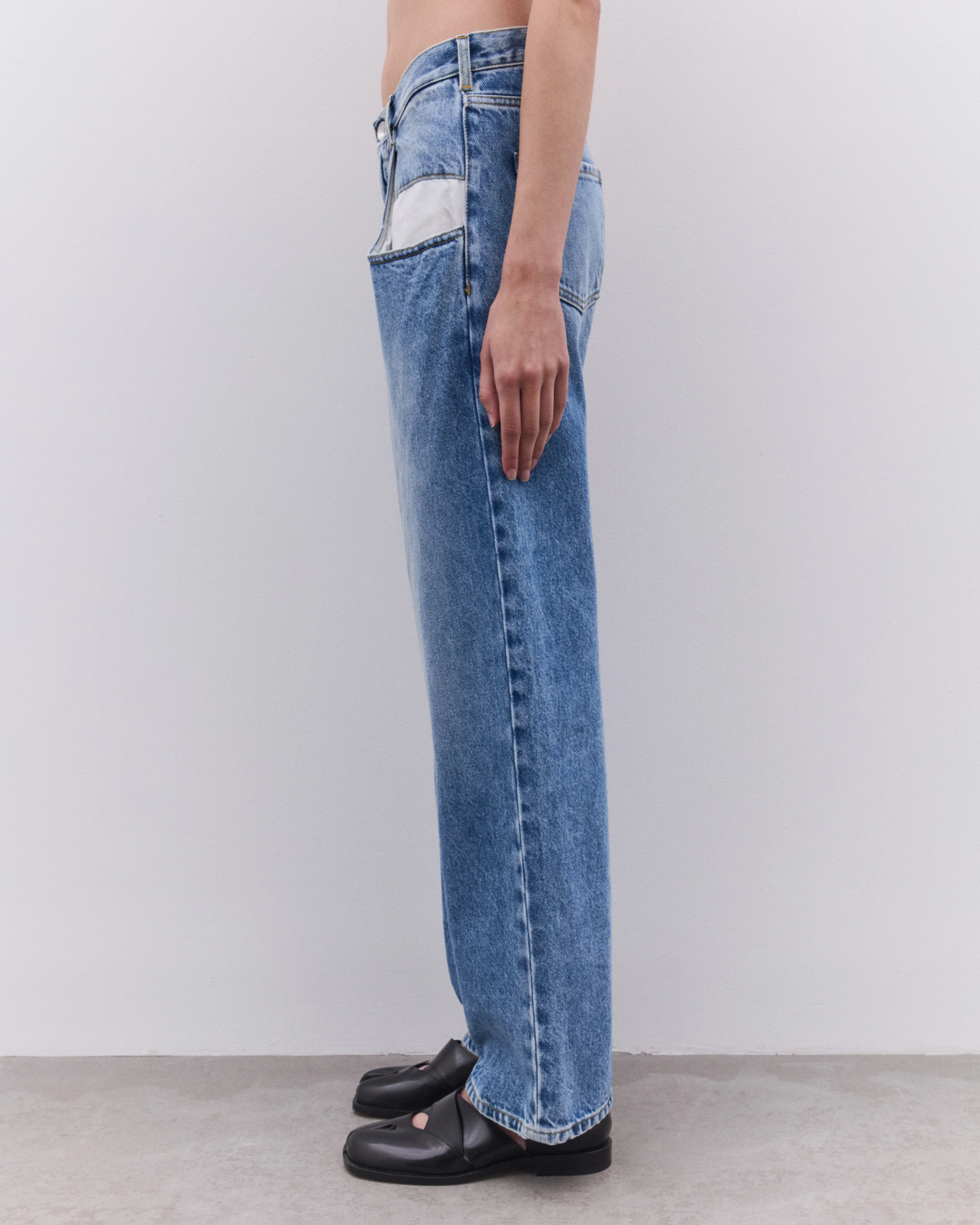 Maison Margiela - Women’s Straight Jeans With Contrasted Pockets - (Blue) - Image 4