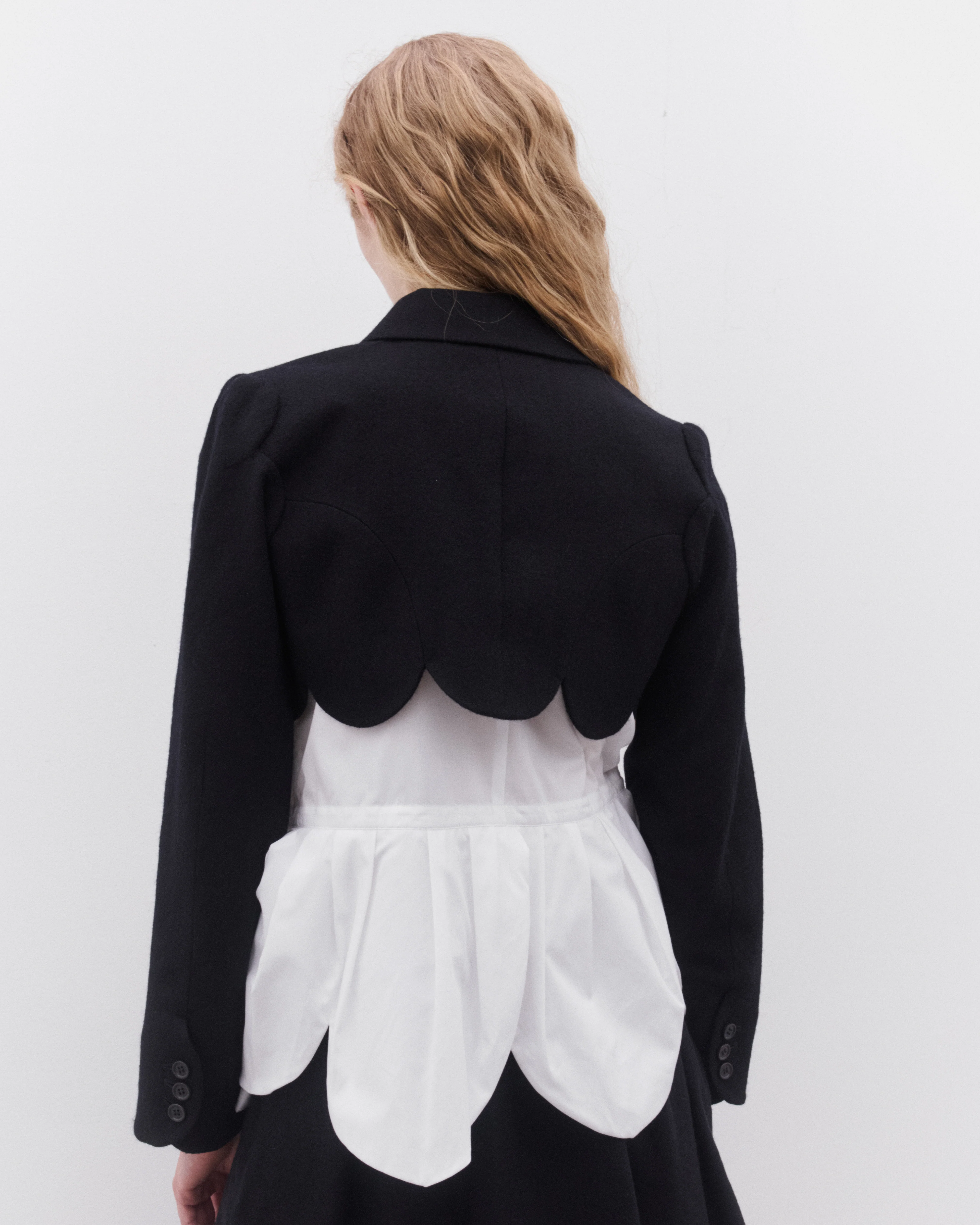 Noir Kei Ninomiya - Women’s Flower Cropped Jacket - (Black) - Image 5